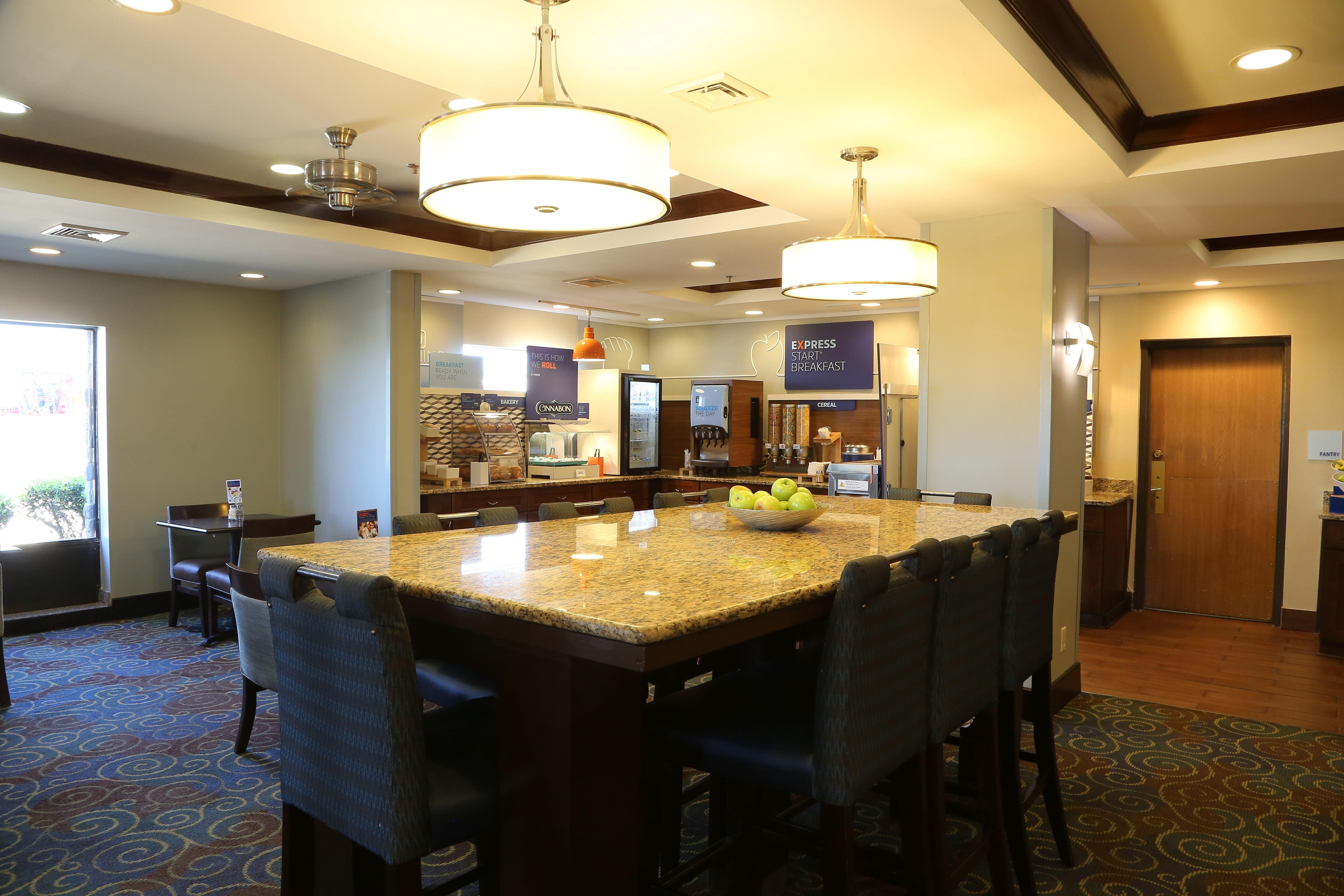 Holiday Inn Express Hotel & Suites Cleveland - Ms By Ihg Extérieur photo