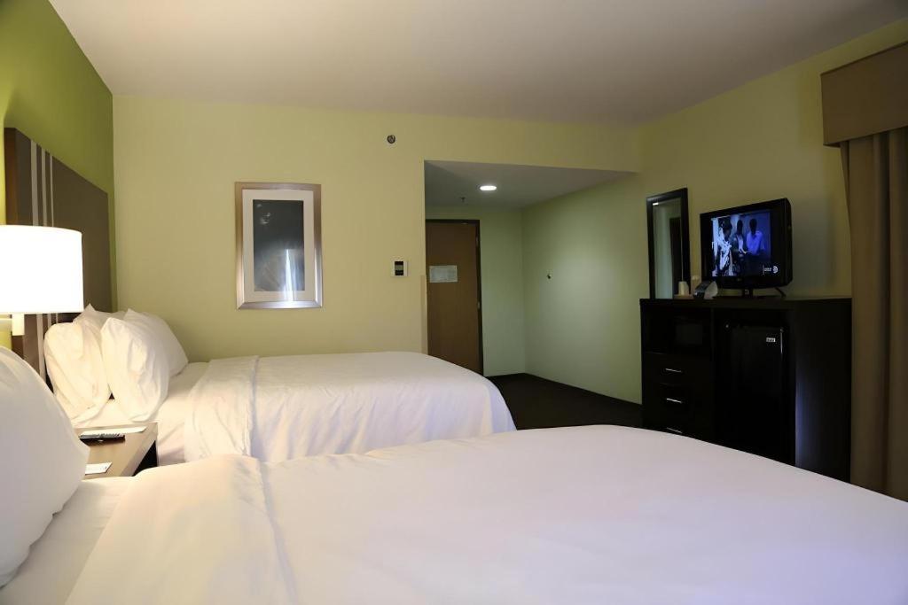 Holiday Inn Express Hotel & Suites Cleveland - Ms By Ihg Extérieur photo