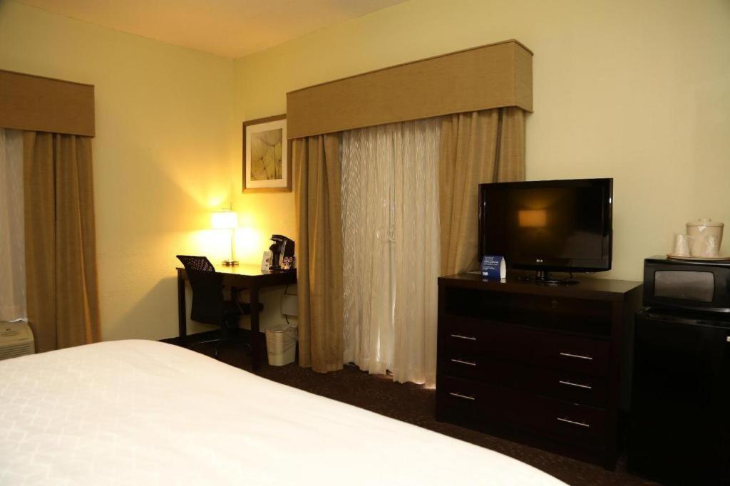 Holiday Inn Express Hotel & Suites Cleveland - Ms By Ihg Extérieur photo