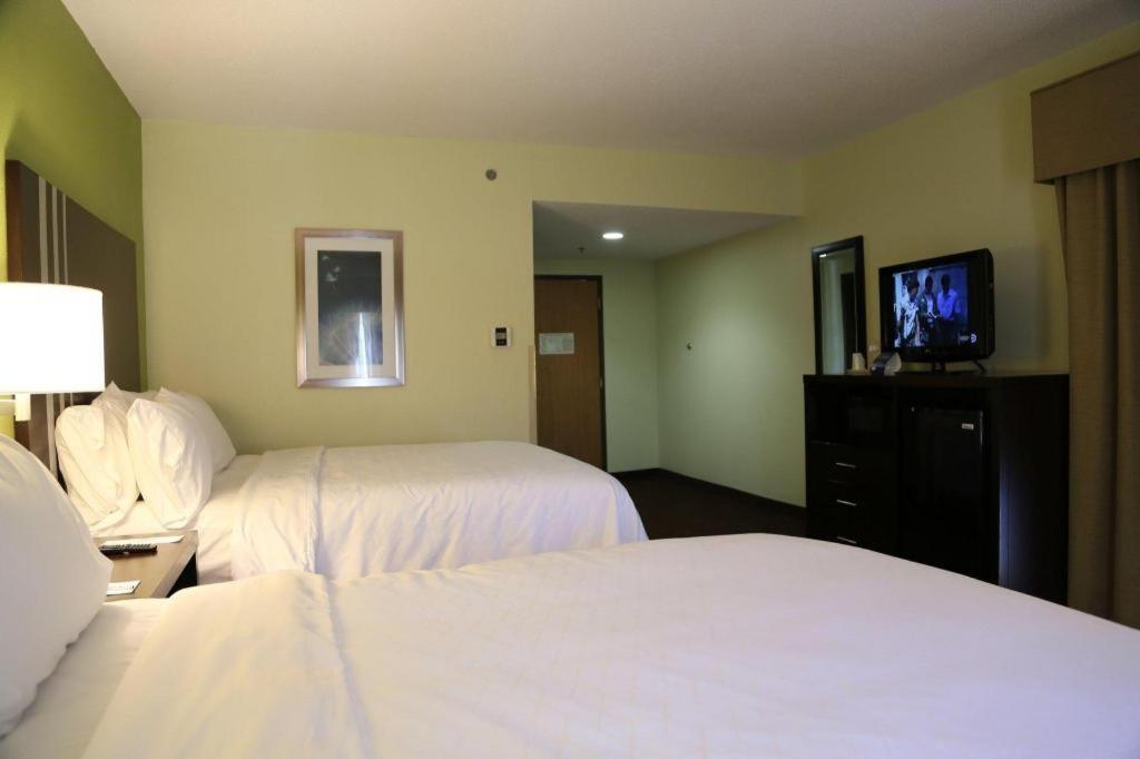Holiday Inn Express Hotel & Suites Cleveland - Ms By Ihg Extérieur photo