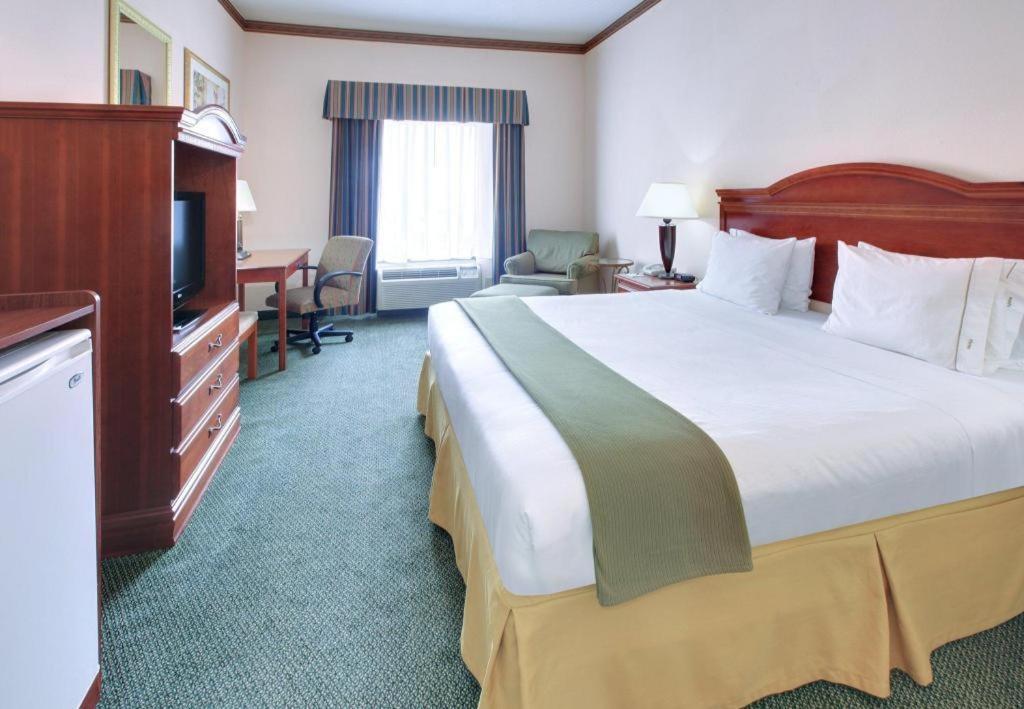 Holiday Inn Express Hotel & Suites Cleveland - Ms By Ihg Extérieur photo