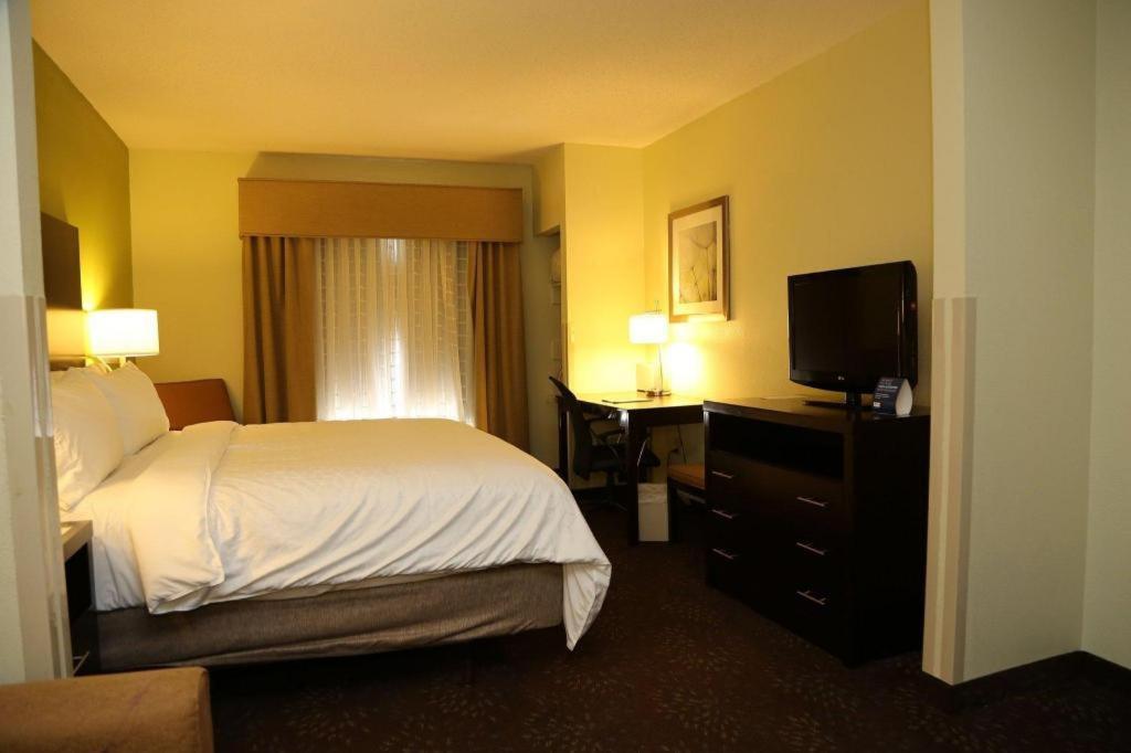 Holiday Inn Express Hotel & Suites Cleveland - Ms By Ihg Extérieur photo