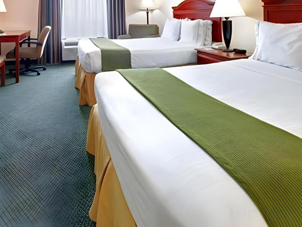 Holiday Inn Express Hotel & Suites Cleveland - Ms By Ihg Extérieur photo