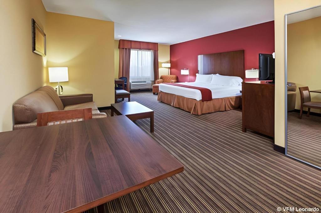 Holiday Inn Express Hotel & Suites Cleveland - Ms By Ihg Extérieur photo
