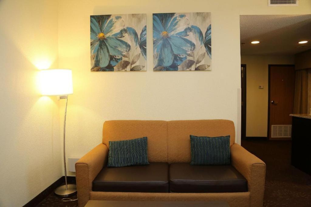 Holiday Inn Express Hotel & Suites Cleveland - Ms By Ihg Extérieur photo